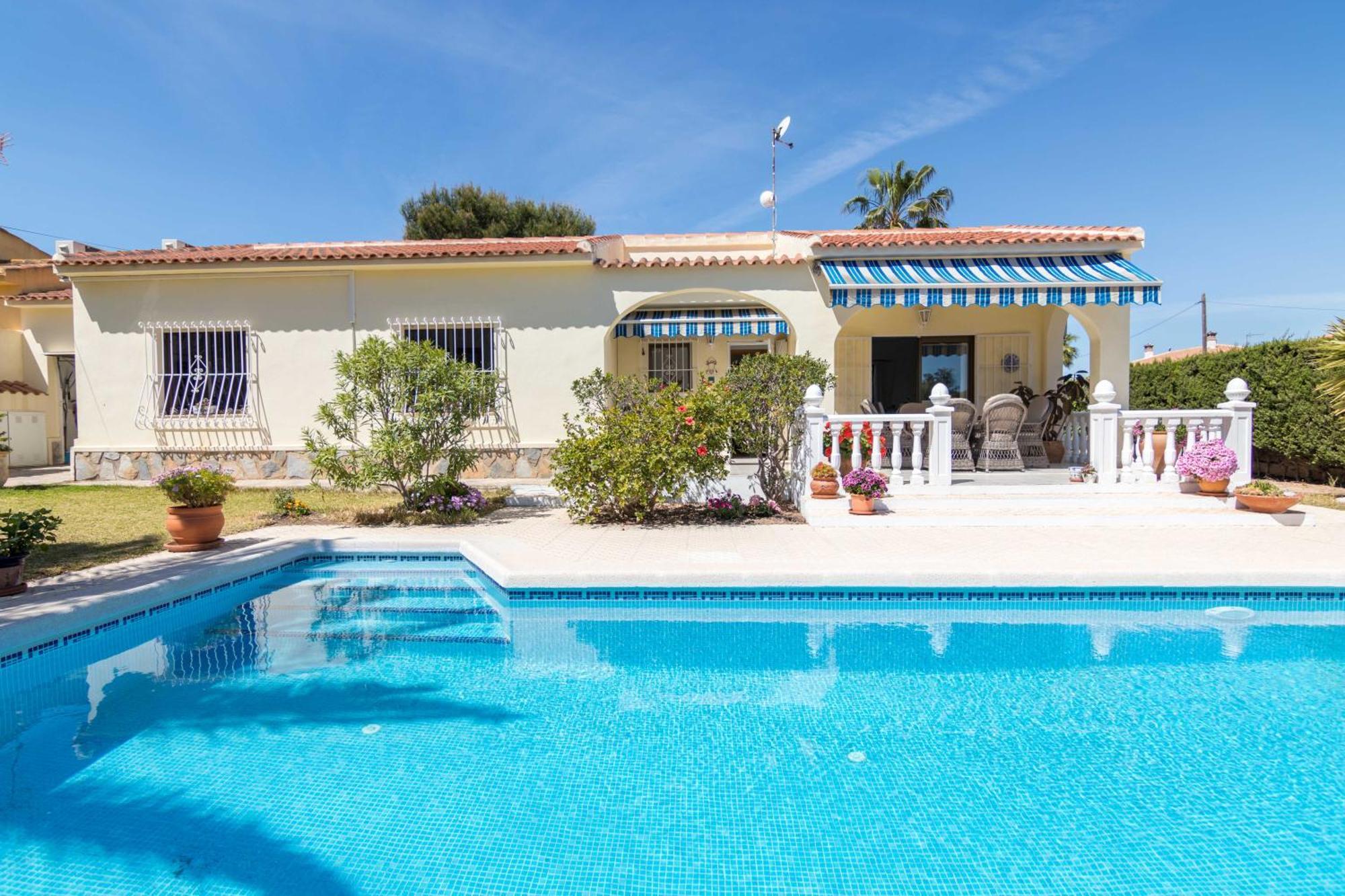 Charming One-Floor Villa With Private Pool In Los Balcones Torrevieja Buitenkant foto